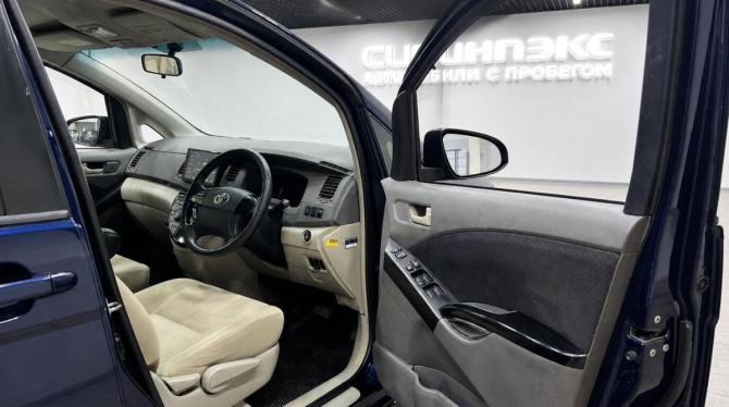 Toyota ISis I Рестайлинг с пробегом 2014 года, цена 1 030 000 рублей, 313000 км, минивэн, Автокод Объявления