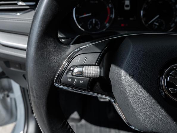 Skoda Octavia IV (A8) с пробегом 2021 года, цена 2 221 400 рублей, 89177 км, лифтбек, Автокод Объявления
