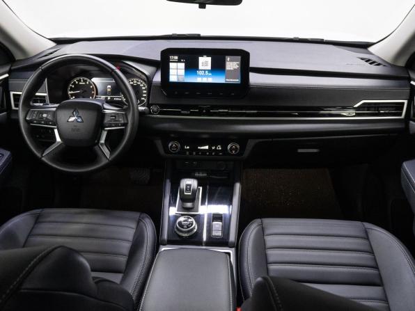 Mitsubishi Outlander IV с пробегом 2023 года, цена 3 600 000 рублей, 45475 км, внедорожник, Автокод Объявления