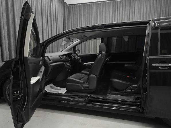 Toyota ISis I Рестайлинг с пробегом 2012 года, цена 1 270 000 рублей, 185000 км, минивэн, Автокод Объявления