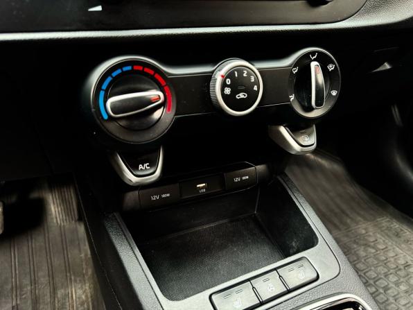 Kia Rio IV Рестайлинг с пробегом 2021 года, цена 1 479 000 рублей, 140000 км, хэтчбек, Автокод Объявления