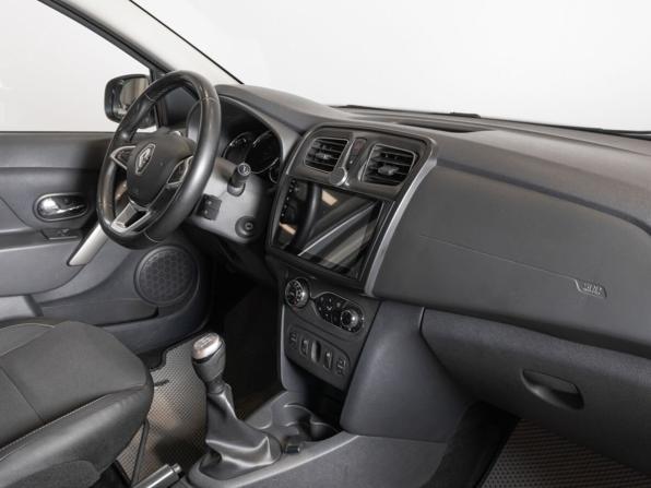 Renault Logan II Рестайлинг с пробегом 2022 года, цена 1 001 700 рублей, 221778 км, седан, Автокод Объявления