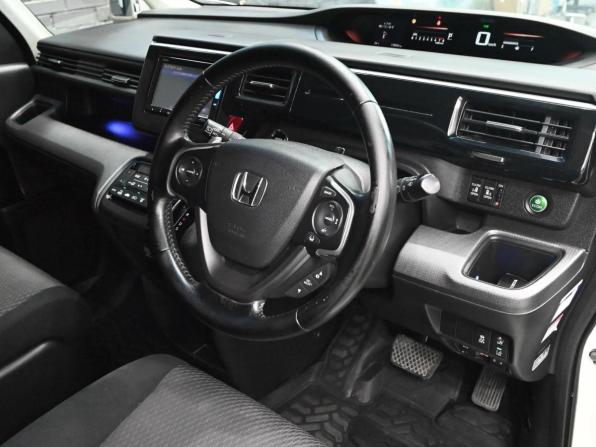 Honda Stepwgn V с пробегом 2017 года, цена 2 290 000 рублей, 118539 км, минивэн, Автокод Объявления