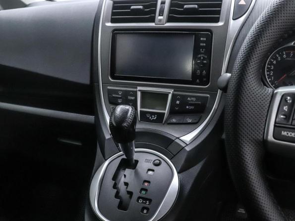 Toyota Ractis II с пробегом 2011 года, цена 790 000 рублей, 92260 км, хэтчбек, Автокод Объявления