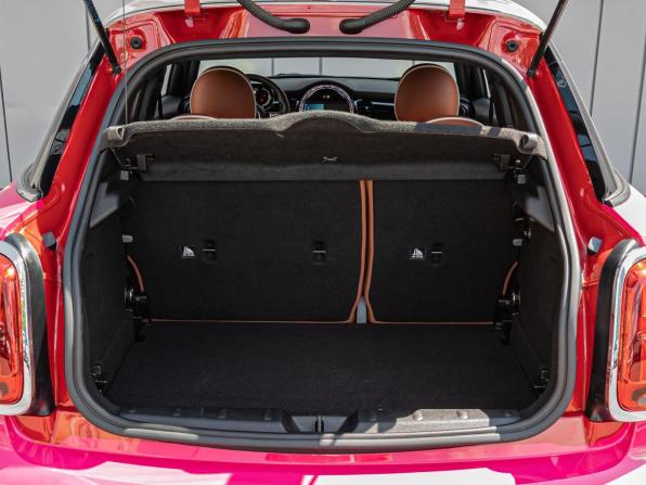 Mini Hatch III (F55/F56) Рестайлинг 2 с пробегом 2021 года, цена 2 795 000 рублей, 12126 км, хэтчбек, Автокод Объявления
