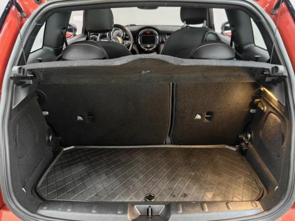 Mini Hatch III (F55/F56) Рестайлинг с пробегом 2019 года, цена 1 639 000 рублей, 143151 км, хэтчбек, Автокод Объявления