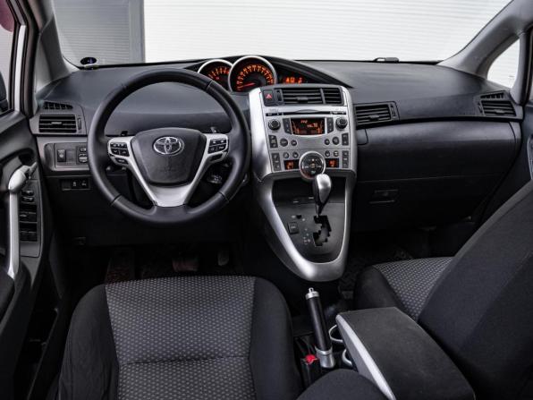 Toyota Verso I с пробегом 2011 года, цена 950 000 рублей, 253129 км, компактвэн, Автокод Объявления