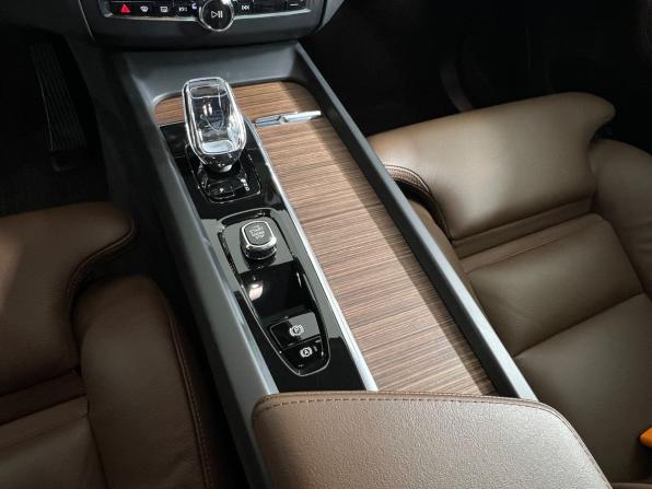 Volvo XC60 II Рестайлинг с пробегом 2023 года, цена 5 249 000 рублей, 28000 км, внедорожник, Автокод Объявления