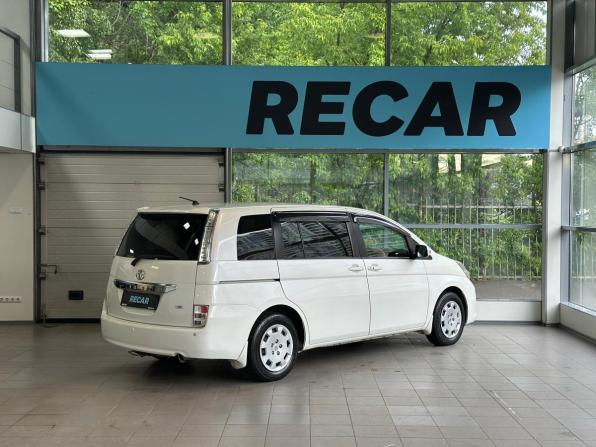 Toyota ISis I Рестайлинг с пробегом 2011 года, цена 999 000 рублей, 207143 км, минивэн, Автокод Объявления