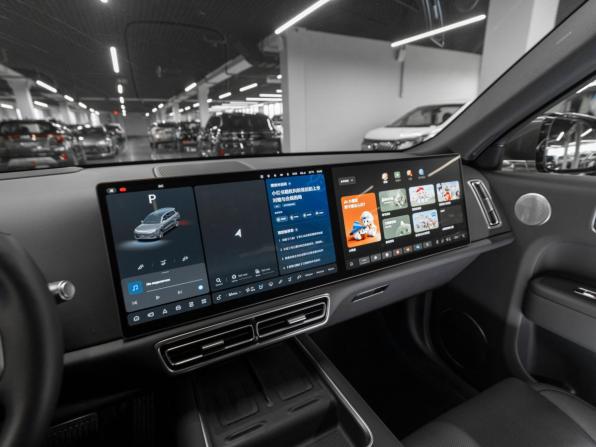 Li Auto (Lixiang) L9 I Рестайлинг с пробегом 2025 года, цена 10 700 000 рублей, 44 км, внедорожник, Автокод Объявления