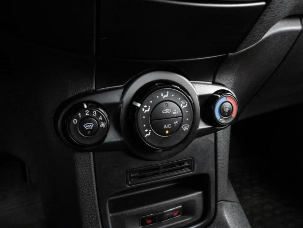 Ford Fiesta Mk6 Рестайлинг с пробегом 2015 года, цена 774 000 рублей, 140103 км, седан, Автокод Объявления