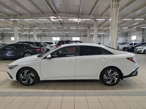 Hyundai Elantra VII (CN7) Рестайлинг с пробегом 2024 года, цена 2 350 000 рублей, 21000 км, седан, Автокод Объявления