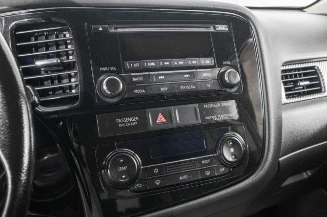 Mitsubishi Outlander III Рестайлинг 2 с пробегом 2015 года, цена 1 599 000 рублей, 210000 км, внедорожник, Автокод Объявления