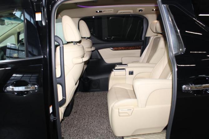 Toyota Vellfire II Рестайлинг с пробегом 2018 года, цена 4 200 000 рублей, 102430 км, минивэн, Автокод Объявления