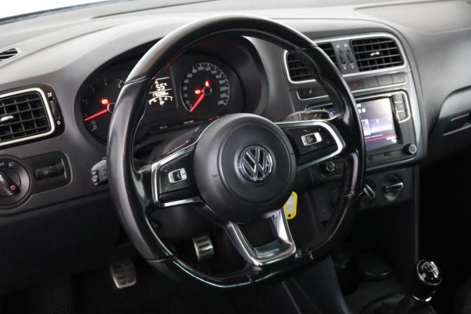 Volkswagen Polo V Рестайлинг с пробегом 2018 года, цена 899 000 рублей, 169000 км, седан, Автокод Объявления
