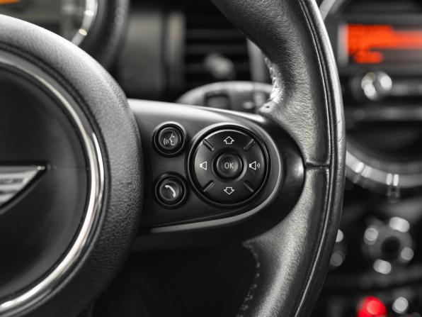 Mini Hatch III (F55/F56) с пробегом 2017 года, цена 1 540 000 рублей, 148677 км, хэтчбек, Автокод Объявления