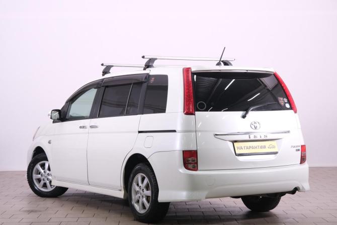 Toyota ISis I Рестайлинг с пробегом 2010 года, цена 1 039 000 рублей, 307000 км, компактвэн, Автокод Объявления