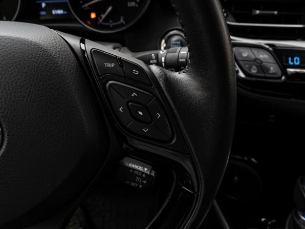 Toyota C-HR I Рестайлинг с пробегом 2020 года, цена 2 590 000 рублей, 61484 км, внедорожник, Автокод Объявления