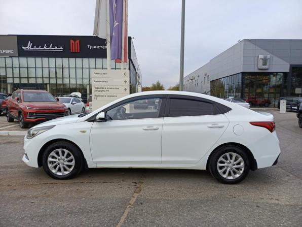 Hyundai Solaris II с пробегом 2018 года, цена 993 000 рублей, 183000 км, седан, Автокод Объявления