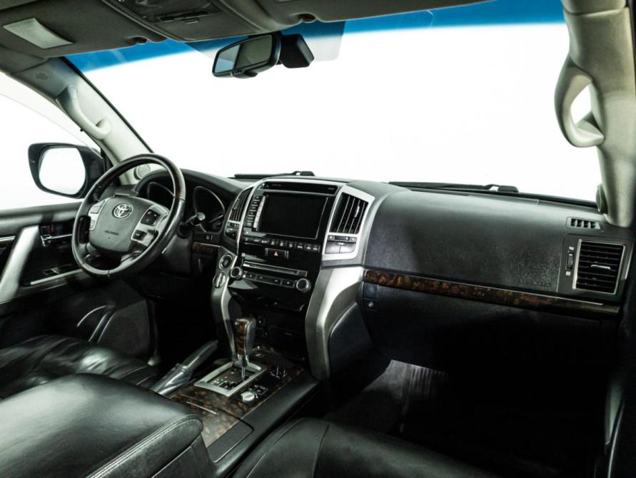 Toyota Land Cruiser 200 Series Рестайлинг 1 Санкт-Петербург  - изображение 10