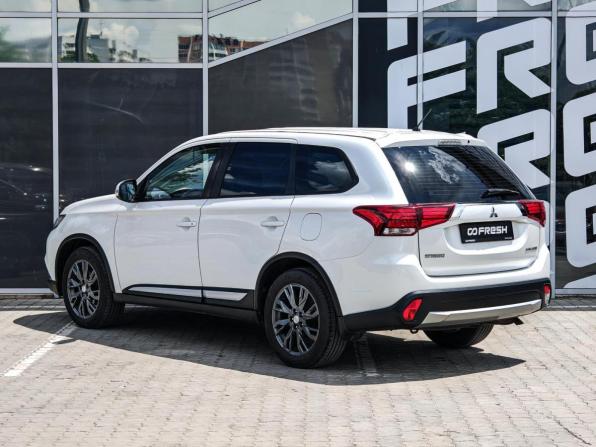 Mitsubishi Outlander III Рестайлинг 2 с пробегом 2015 года, цена 1 475 000 рублей, 242274 км, внедорожник, Автокод Объявления