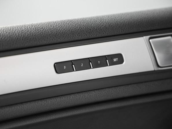 Volkswagen Touareg II Рестайлинг с пробегом 2015 года, цена 2 189 000 рублей, 231630 км, внедорожник, Автокод Объявления