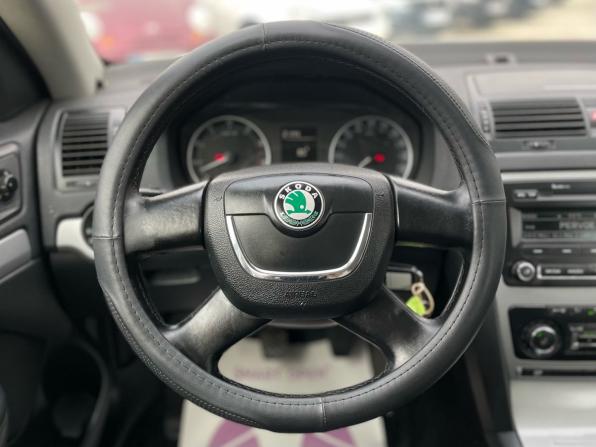 Skoda Octavia II (A5) Рестайлинг с пробегом 2013 года, цена 875 000 рублей, 176000 км, лифтбек, Автокод Объявления