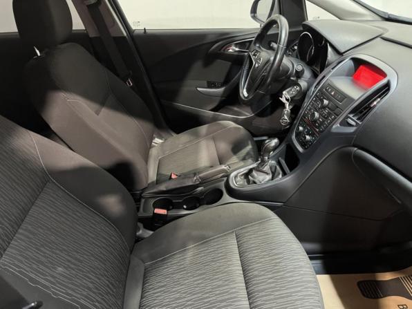 Opel Astra J с пробегом 2012 года, цена 725 000 рублей, 234332 км, хэтчбек, Автокод Объявления