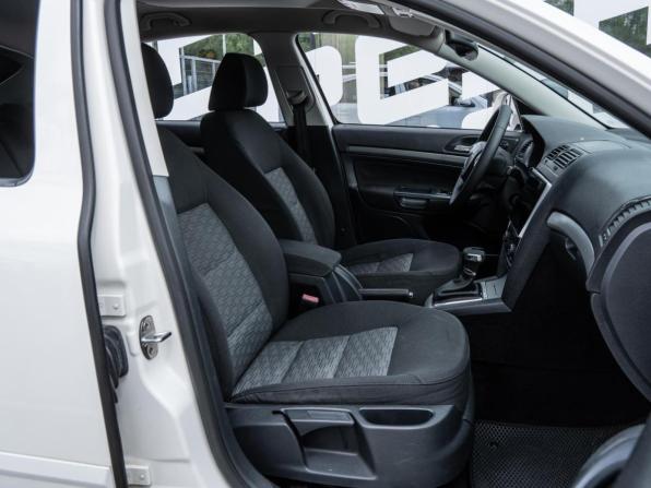 Skoda Octavia II (A5) Рестайлинг с пробегом 2012 года, цена 830 000 рублей, 291379 км, лифтбек, Автокод Объявления