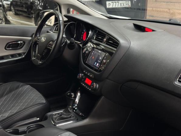Kia Ceed II Рестайлинг с пробегом 2018 года, цена 1 390 000 рублей, 102020 км, хэтчбек, Автокод Объявления