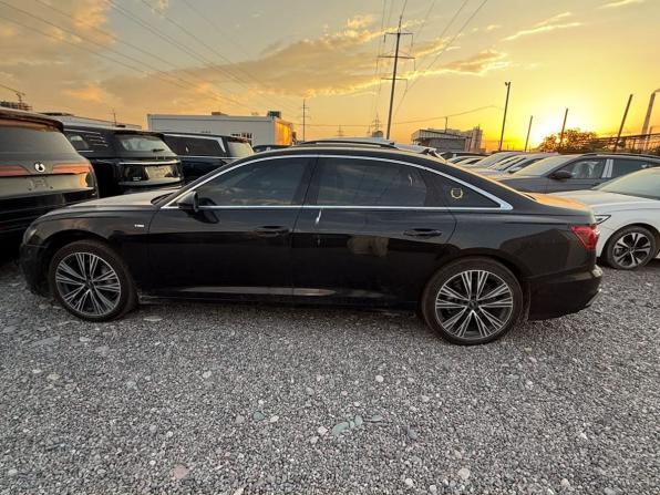 Audi A6 V (C8) Рестайлинг с пробегом 2025 года, цена 5 290 000 рублей, 9980 км, седан, Автокод Объявления