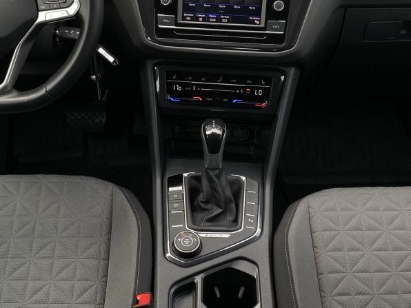 Volkswagen Tiguan II Рестайлинг с пробегом 2021 года, цена 3 279 000 рублей, 25358 км, внедорожник, Автокод Объявления