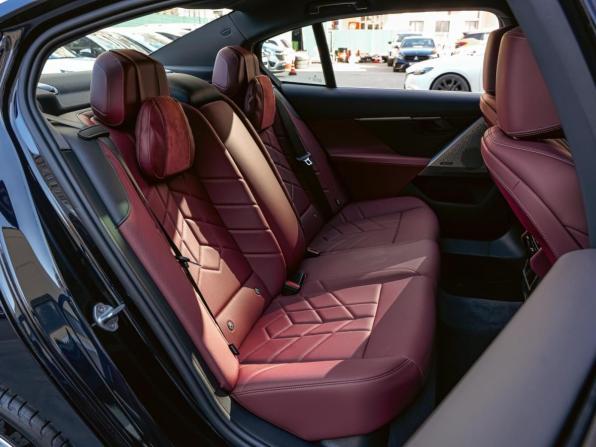 BMW 5 серии VIII (G60/G61/G68) с пробегом 2025 года, цена 7 499 000 рублей, 4420 км, седан, Автокод Объявления