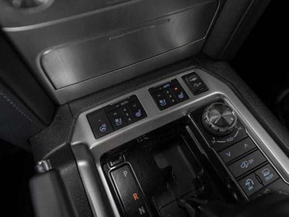 Toyota Land Cruiser 200 Series Рестайлинг 2 с пробегом 2018 года, цена 6 790 000 рублей, 240208 км, внедорожник, Автокод Объявления