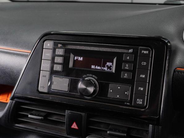 Toyota Sienta II Рестайлинг с пробегом 2019 года, цена 1 440 000 рублей, 94172 км, компактвэн, Автокод Объявления