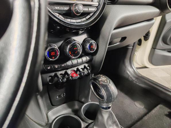 Mini Hatch III (F55/F56) с пробегом 2016 года, цена 1 499 000 рублей, 103429 км, хэтчбек, Автокод Объявления