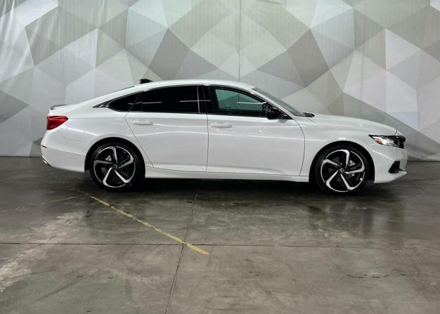 Honda Accord X Рестайлинг с пробегом 2021 года, цена 2 400 000 рублей, 79980 км, седан, Автокод Объявления