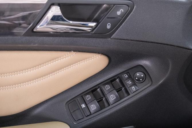 Mercedes-Benz M-Класс II (W164) Рестайлинг с пробегом 2011 года, цена 1 899 000 рублей, 158000 км, внедорожник, Автокод Объявления