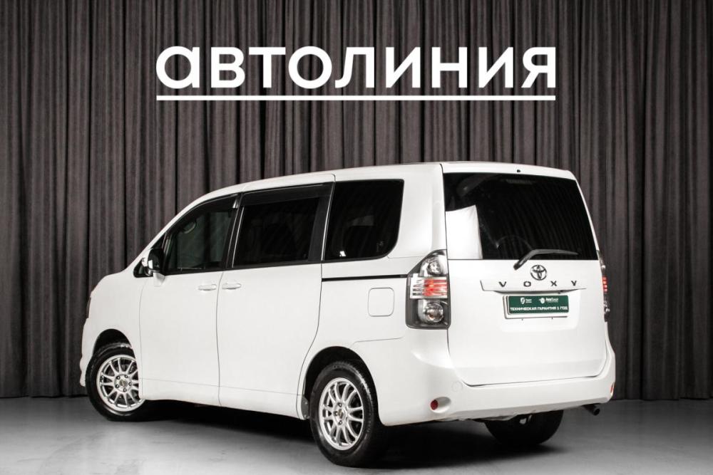 Toyota Voxy II (R70) Красноярск  - изображение 7