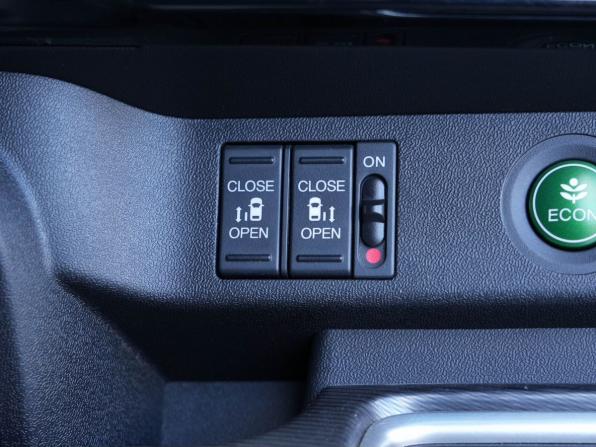 Honda Stepwgn V Рестайлинг с пробегом 2019 года, цена 2 400 000 рублей, 106845 км, минивэн, Автокод Объявления