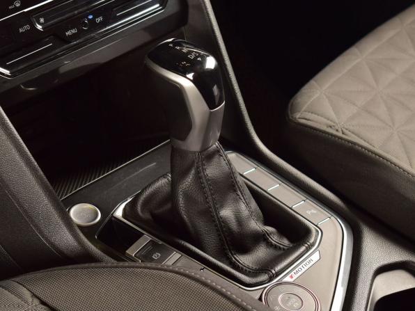 Volkswagen Tiguan II Рестайлинг с пробегом 2021 года, цена 2 190 999 рублей, 259482 км, внедорожник, Автокод Объявления