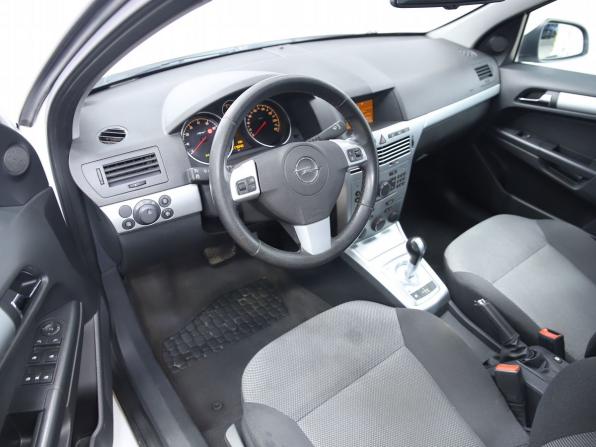 Opel Astra H Рестайлинг с пробегом 2012 года, цена 590 000 рублей, 117040 км, седан, Автокод Объявления