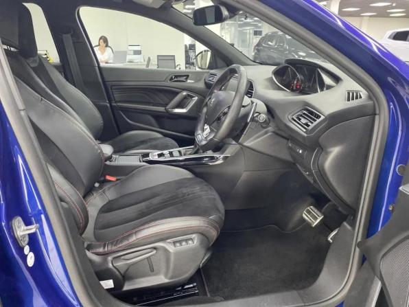 Peugeot 308 II с пробегом 2015 года, цена 1 569 000 рублей, 111900 км, универсал, Автокод Объявления