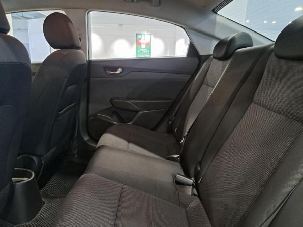 Hyundai Solaris II с пробегом 2018 года, цена 950 000 рублей, 163254 км, седан, Автокод Объявления
