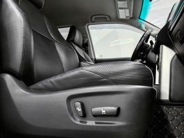 Toyota Land Cruiser Prado 150 Series Рестайлинг 1 с пробегом 2013 года, цена 3 015 000 рублей, 285000 км, внедорожник, Автокод Объявления