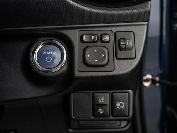 Toyota Aqua I Рестайлинг с пробегом 2016 года, цена 995 000 рублей, 150034 км, хэтчбек, Автокод Объявления