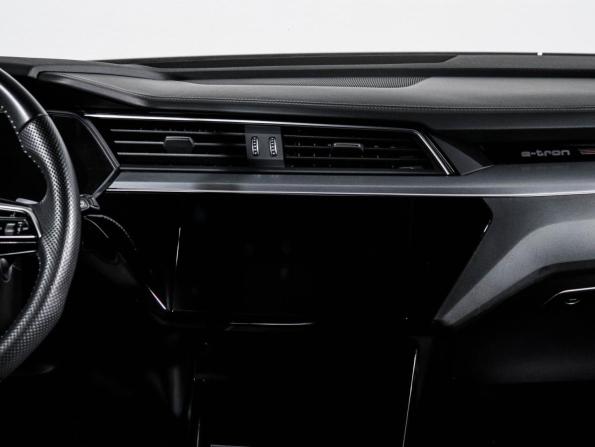 Audi e-tron I с пробегом 2020 года, цена 4 350 000 рублей, 98210 км, внедорожник, Автокод Объявления