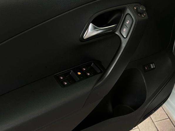Volkswagen Polo V Рестайлинг с пробегом 2019 года, цена 1 570 000 рублей, 86100 км, седан, Автокод Объявления