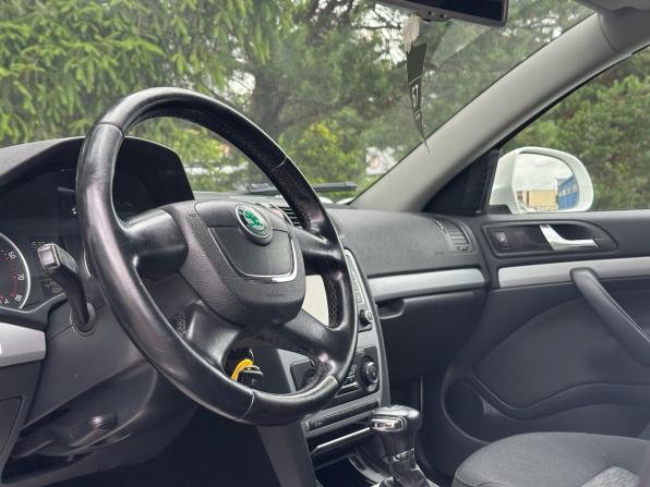 Skoda Octavia II (A5) Рестайлинг с пробегом 2012 года, цена 570 000 рублей, 220997 км, лифтбек, Автокод Объявления