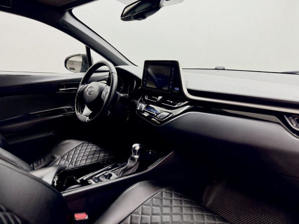 Toyota C-HR I с пробегом 2019 года, цена 2 380 000 рублей, 92342 км, внедорожник, Автокод Объявления